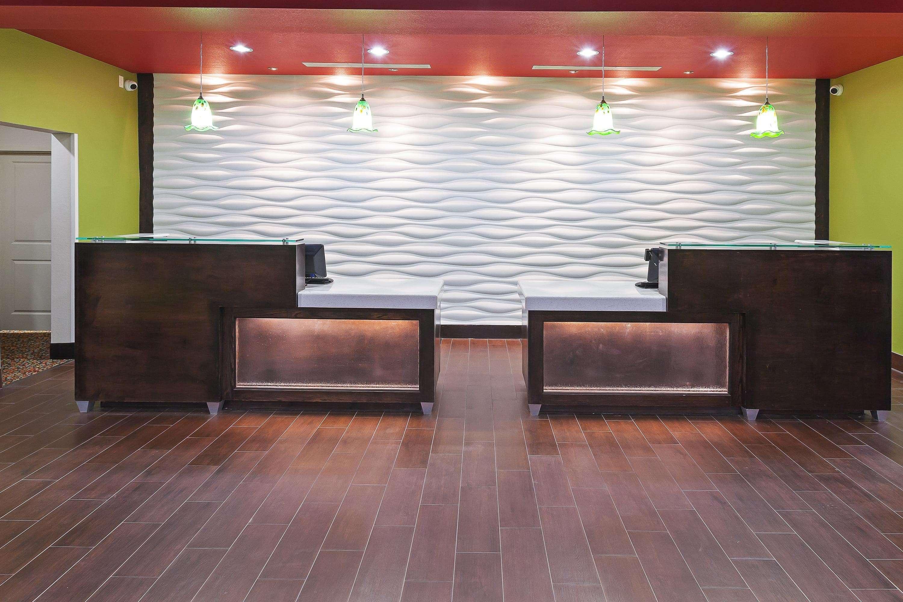 La Quinta By Wyndham Pearsall Exterior photo
