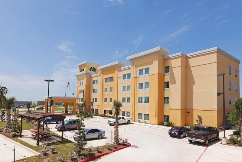 La Quinta By Wyndham Pearsall Exterior photo